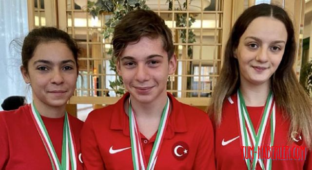 Sümeyye Boyacı ve Sevilay Öztürk beraber kürsüde