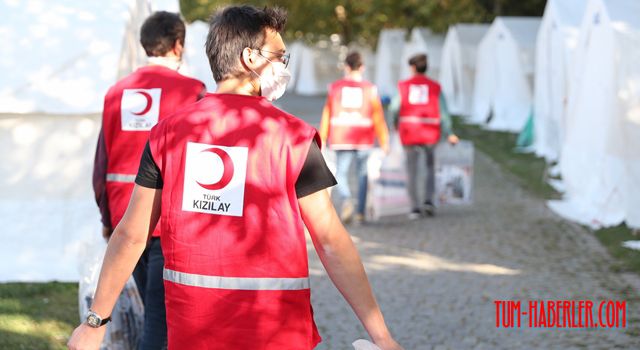 Kızılay'ın İzmir'de depremzedelere yardımı devam ediyor