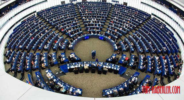 Avrupa Parlamentosu ırkçı Yunan vekilin dokunulmazlığını kaldırdı