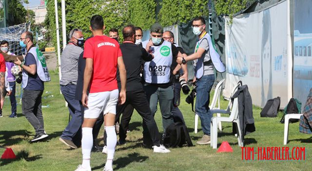 Foto muhabirlerine çirkin saldırı