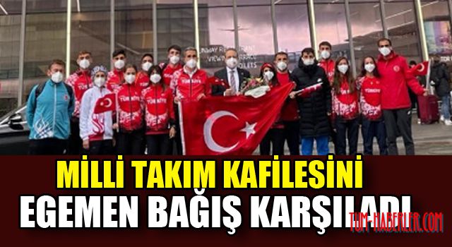 Milli Takım kafilesini  Egemen Bağış karşıladı