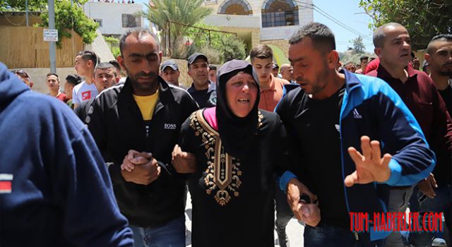 El Halil'de İsrail güçlerinin ateş açması sonucu öldürülen genç toprağa verildi