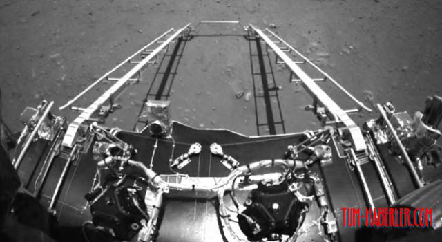 Çin, Mars keşif aracının Kızıl Gezegen'de çektiği ilk fotoğrafları yayınladı