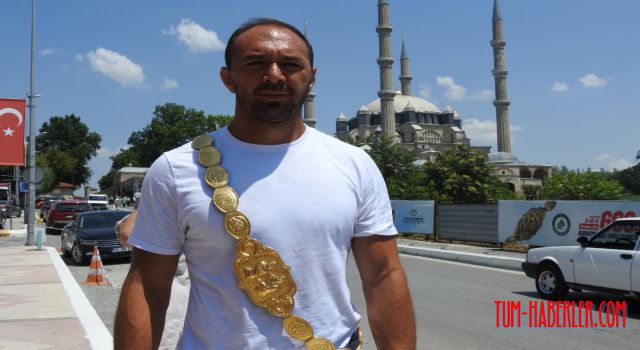 Başpehlivan Gürbüz babasının hayalini gerçekleştirmek istiyor