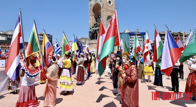 Dünya’nın renkleri Taksim Meydanı’nda buluştu
