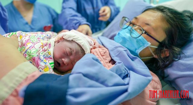 Çinli ailelere 3 çocuk sahibi olma izni verildi