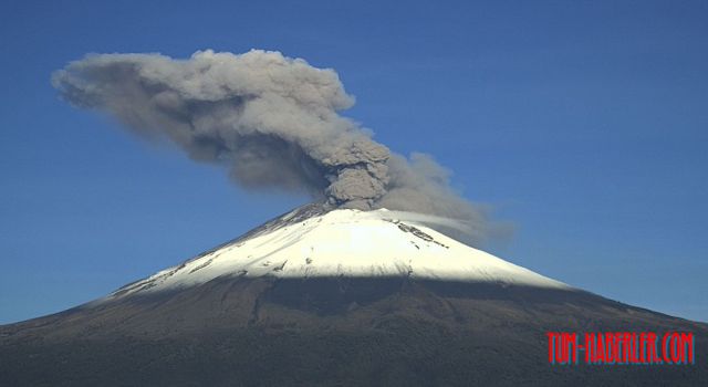 Popocatepetl Yanardağı kül ve duman püskürtmeye devam ediyor