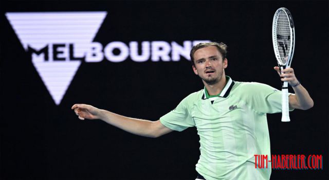 Medvedev, geriden gelerek yarı finale çıktı