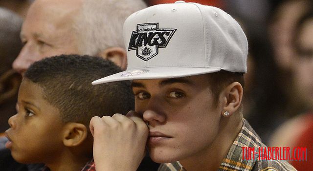 Justin Bieber yüz felci geçirdi