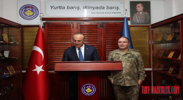 Dışişleri Bakanı Çavuşoğlu, Kosova Türk Temsil Heyeti Başkanlığını ziyaret etti