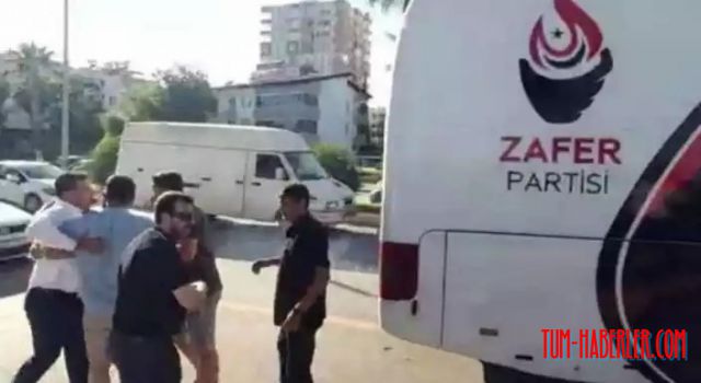 Zafer Partisi lideri Ümit Özdağ'ın koruma aracı kaza yaptı