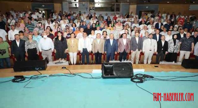 AK Parti İzmir İl Teşkilatı bayramlaşma programında bir araya geldi