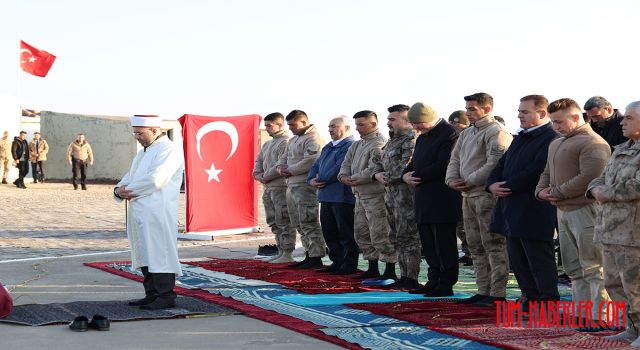 Süleyman Soylu, bayram namazını Varkavik Tepe Üs Bölgesi'ndeki askerlerle kıldı