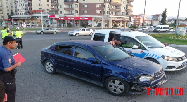 Malatya'da İki otomobil kavşakta çarpıştı