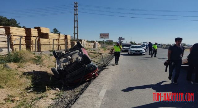 Niğde'de kamyonet takla attı