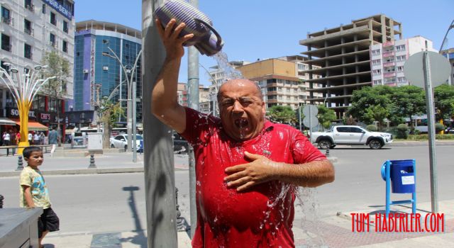 Sıcaktan bunalan vatandaşlar farklı yöntemlerle serinliyor