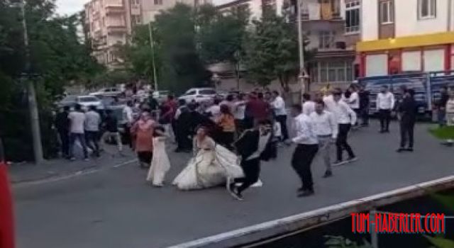 Gelin ile damadın aileleri arasında çıkan kavgada 2 kişi bıçaklanarak yaralandı