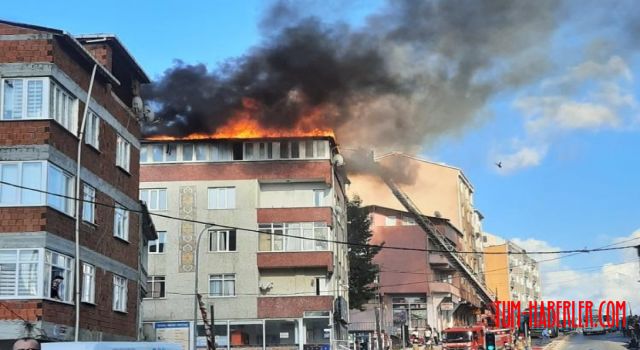 5 katlı binanın çatısı alev alev yandı