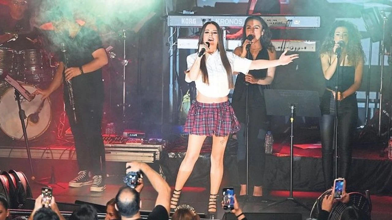 Simge Sağın’dan Şaşırtan İtiraf! 'Sevgililerimin Çoğu İzmirli'