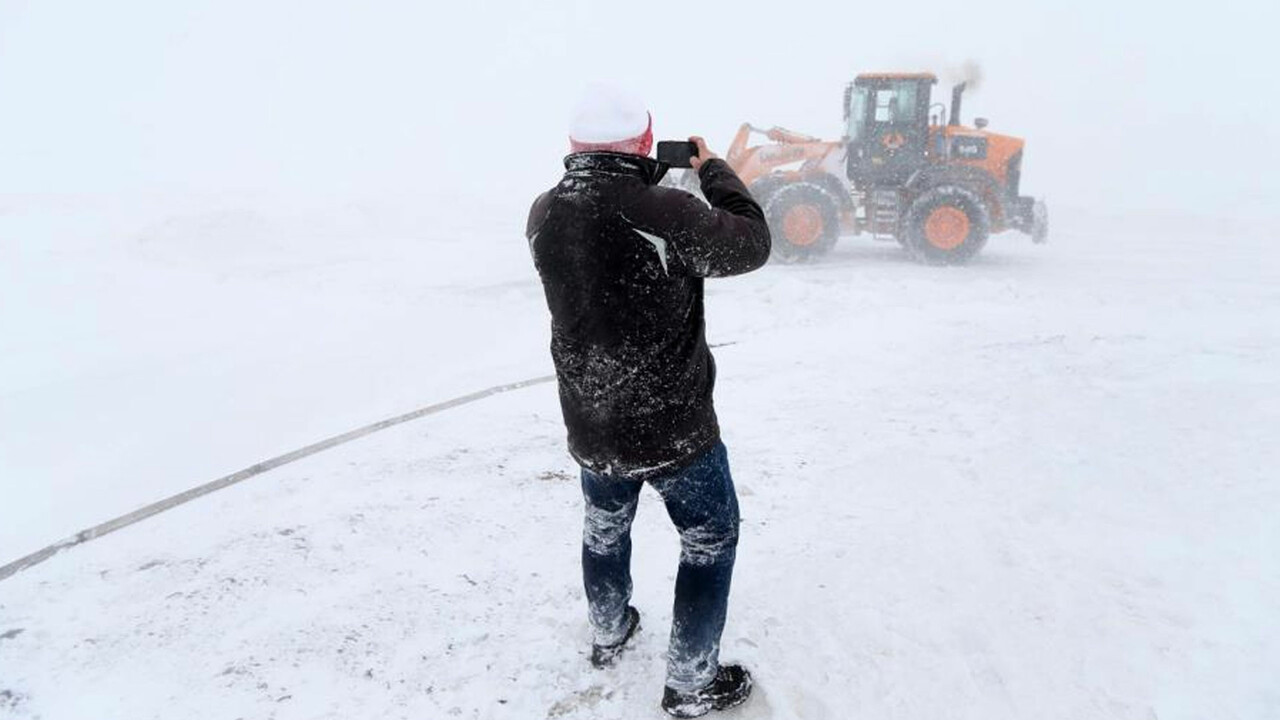 Ardahan Kars yolu kar nedeniyle kapandı