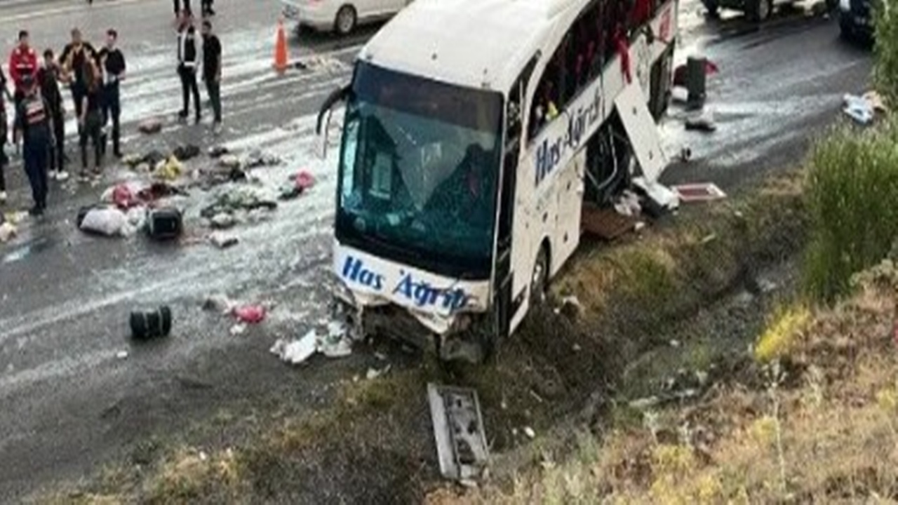 Sivas'ta Korkunç Otobüs Kazası: 4 Ölü, 40 Yaralı