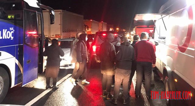 Kızılay yollarda mahsur kalan vatandaşlara yardıma koştu!