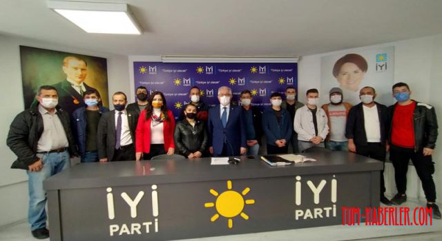 Ak Parti’den istifa edip İYİ Parti saflarına katıldılar