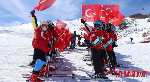 300 sporcu Türk bayrakları ile aynı anda kaydı